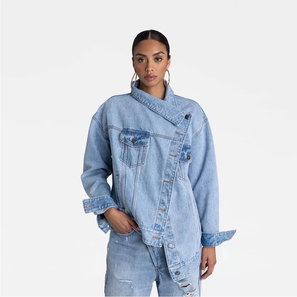 KBB by KAHLANA Women's 'The Denim Jacket' - Light Wash XL